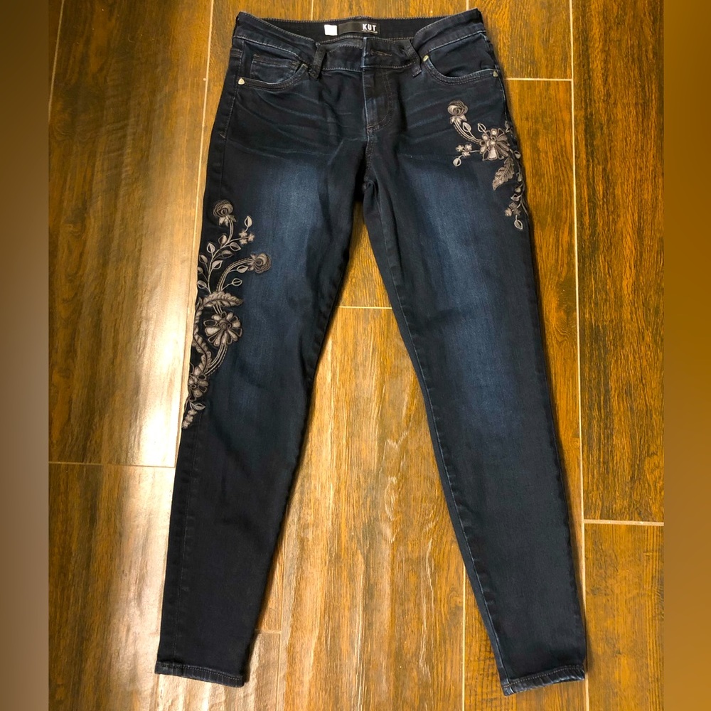 Size 4 Kut from the Kloth dark blue skinny jeans with floral embellishment